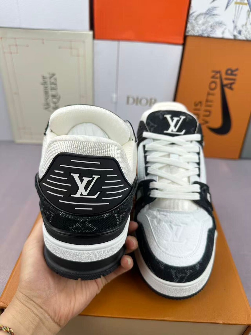 Louis Vuitton Black & White LV Arch Light Sneakers - Picture 4 of 9